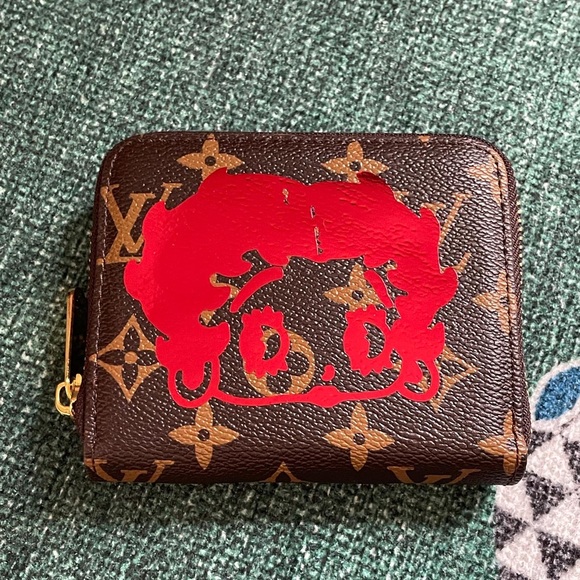 Betty Boop Red Foil and Brown Faux Leather Small Zip Wallet - Picture 4 of 4